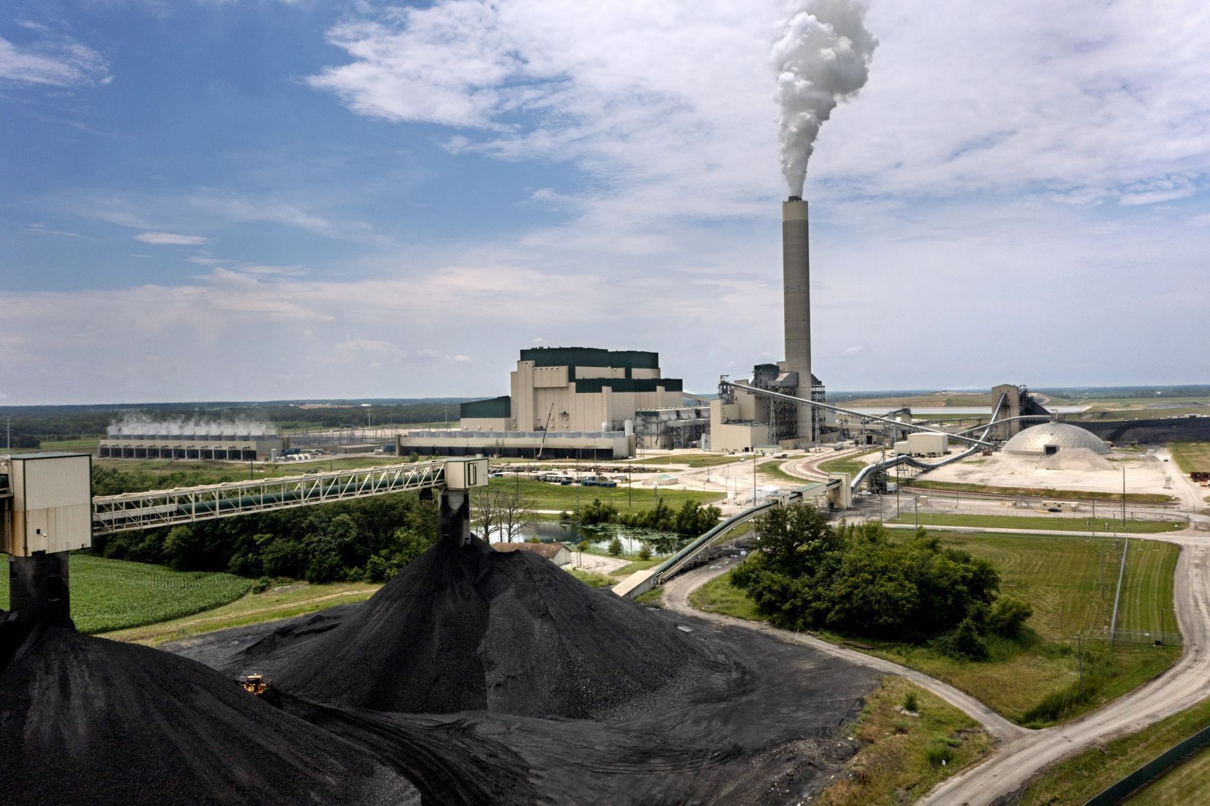 Prairie State Energy Campus, 1630 megawatt coal-fired power plant in Marissa